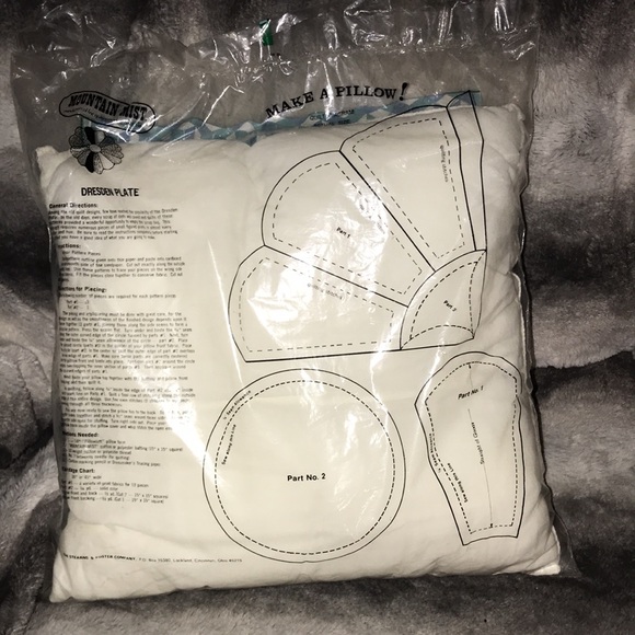 Mountain Mist Pillowloft pillow form fits 14” x 14” 100% polyester filling white - Picture 2 of 2